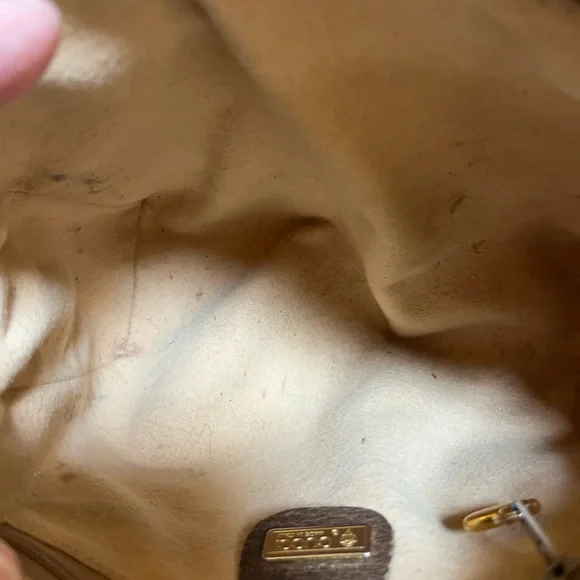 Gucci Authentic Crossbody Bag - Picture 11 of 15